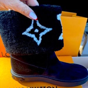 Brand New Rare LV sold out Boots